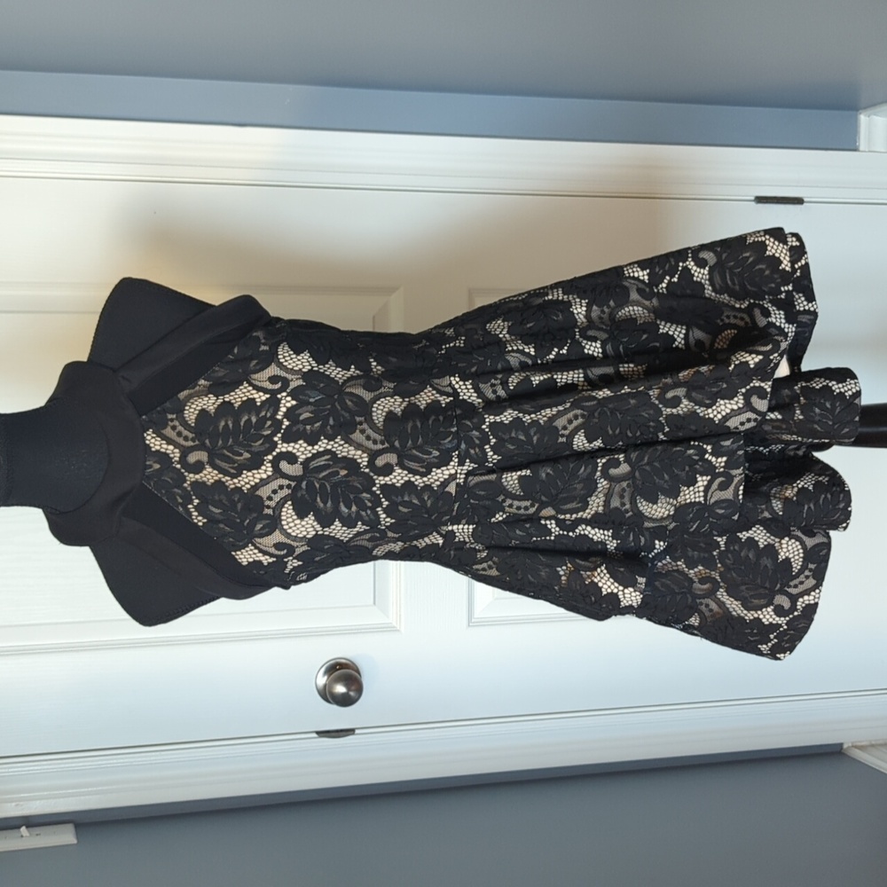 Trac Lace Formal Dress